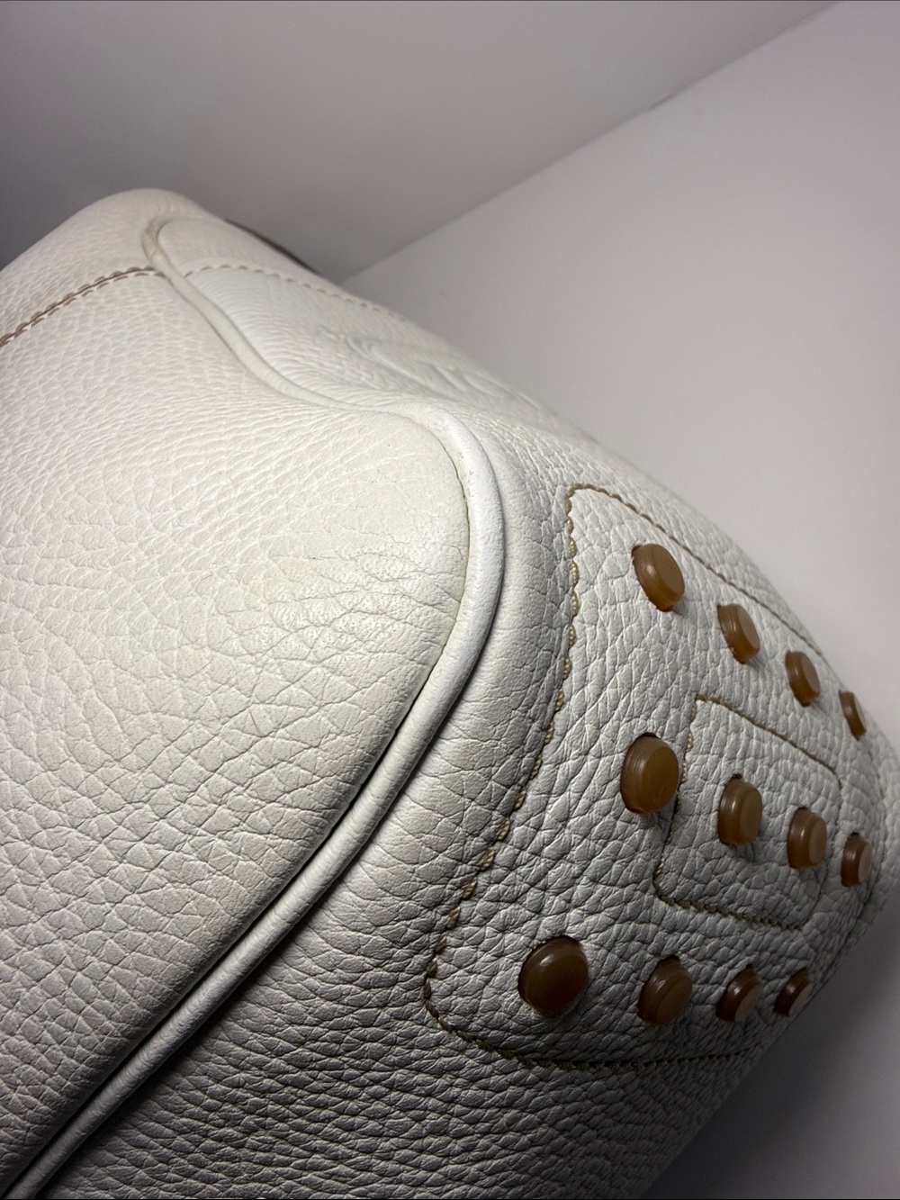 TOD’S White Pebbled Leather Shoulder Bag - Picture 9 of 13